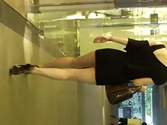 ສັງເກດເບິ່ງວິດີໂອ pissing ກອງໄດ້ໄປຄືຍາວ-ຖຍິງນຸ່ງໃນຫ້ອງ