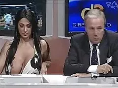 ສັງເກດເບິ່ງ porno ກັບດິນຕອນທີ່ຫນ້າສົນໃຈ ຫນຸ່ມງາມຮັບຟັງດົນຕີກັບຫູໃນໄລຍະຮ່ວມເພດ