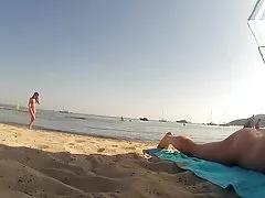 ຄ bitches ຮູບໃນຫຼັກຊັ ຫນາ]ຸ່ມຟຸມຂຶ້ນກ່ຽວກັບການເທິງຂອງກ້ອນ